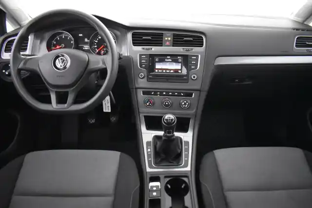 Valkoinen Viistoperä, Volkswagen Golf – GMB-634