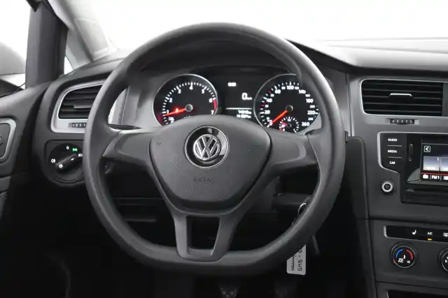 Valkoinen Viistoperä, Volkswagen Golf – GMB-634