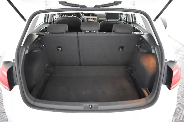Valkoinen Viistoperä, Volkswagen Golf – GMB-634