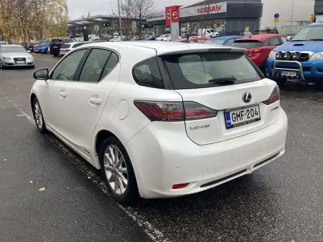 Valkoinen Viistoperä, Lexus CT – GMF-204