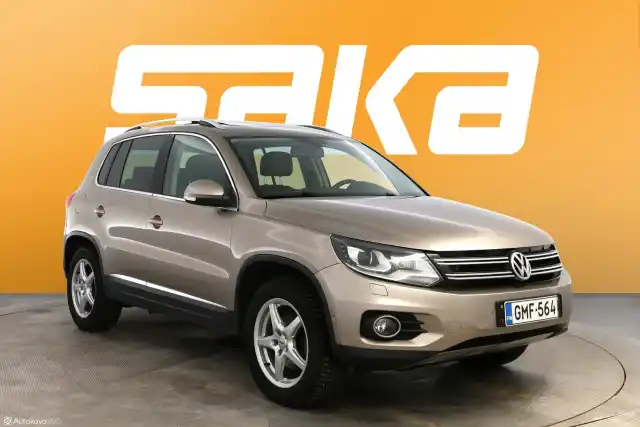 Ruskea (beige) Maastoauto, Volkswagen Tiguan – GMF-564