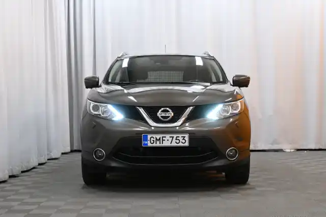 Ruskea Maastoauto, Nissan Qashqai – GMF-753