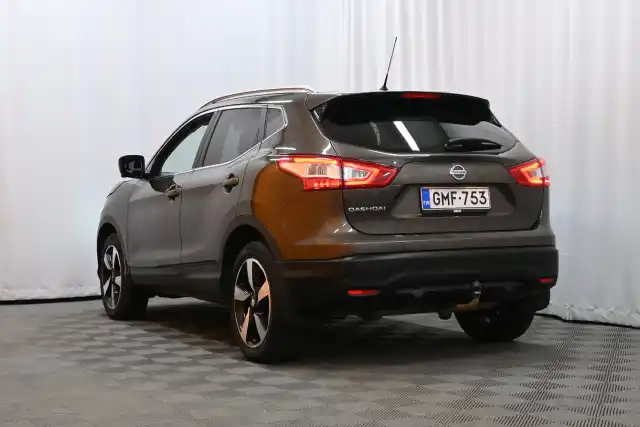 Ruskea Maastoauto, Nissan Qashqai – GMF-753