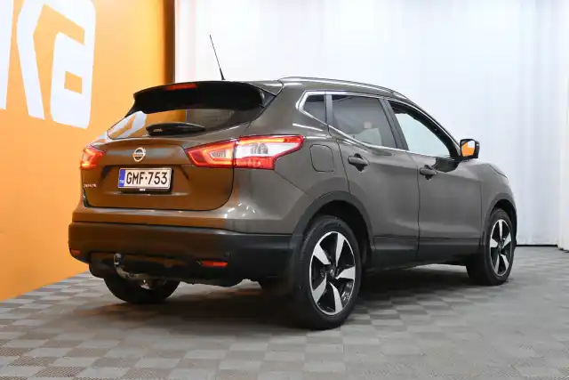 Ruskea Maastoauto, Nissan Qashqai – GMF-753