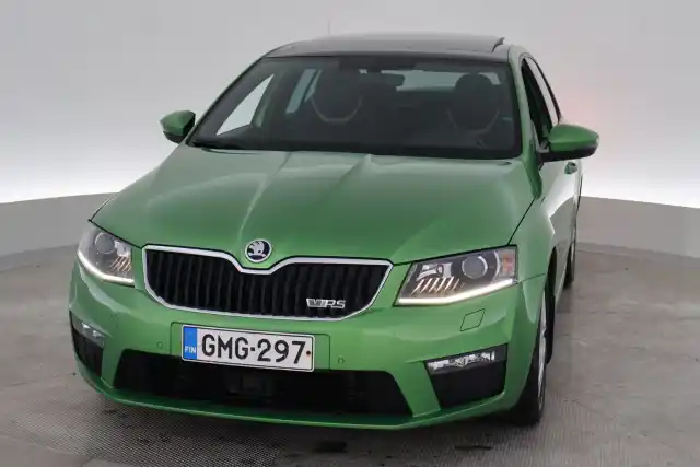 Vihreä Sedan, Skoda Octavia – GMG-297