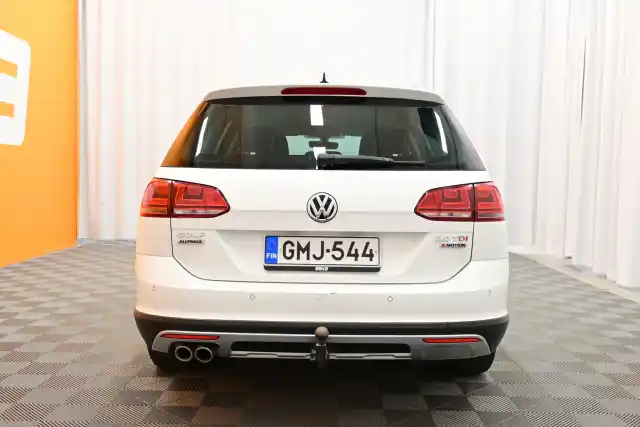 Valkoinen Farmari, Volkswagen Golf – GMJ-544