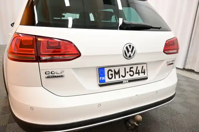 Valkoinen Farmari, Volkswagen Golf – GMJ-544