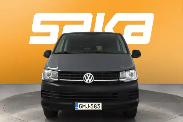 Harmaa Tila-auto, Volkswagen Caravelle – GMJ-583