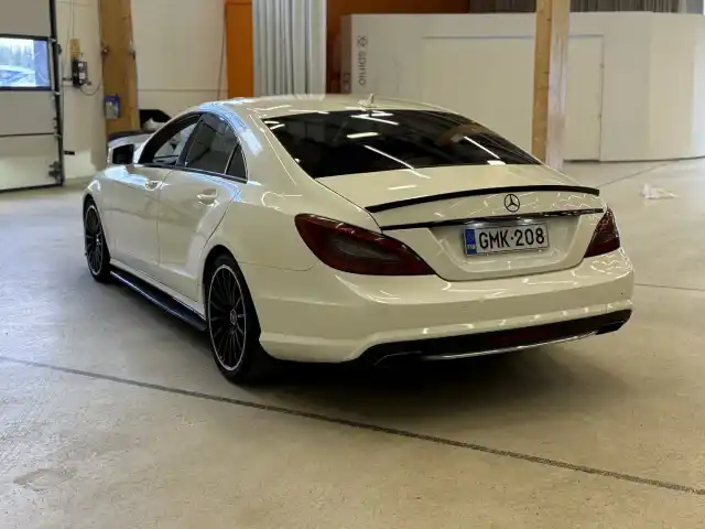 Valkoinen Sedan, Mercedes-Benz CLS – GMK-208