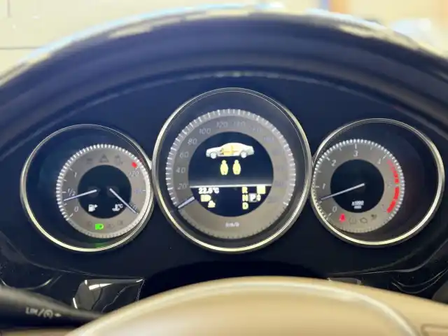Valkoinen Sedan, Mercedes-Benz CLS – GMK-208