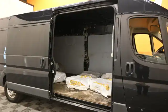 Harmaa Pakettiauto, Citroen Jumper – GML-400