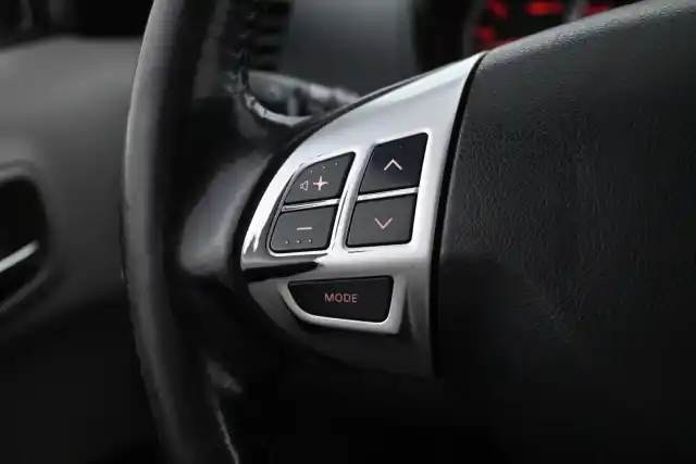 Musta Avolava, Mitsubishi L200 – GMN-551