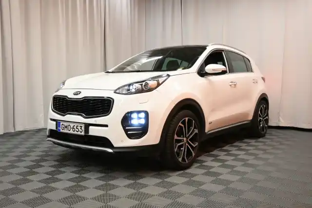 Valkoinen Maastoauto, Kia Sportage – GMO-653