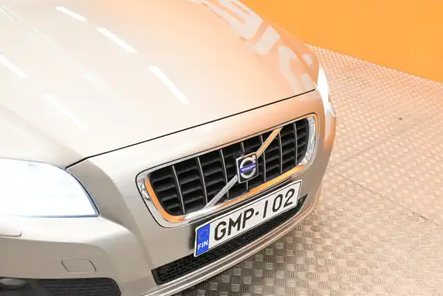 Beige Farmari, Volvo V70 – GMP-102