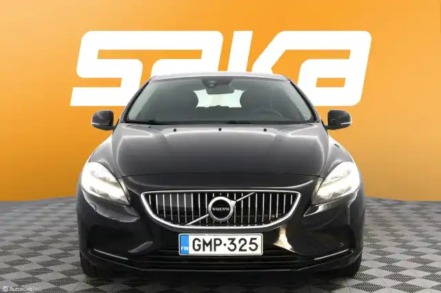 Musta Viistoperä, Volvo V40 – GMP-325