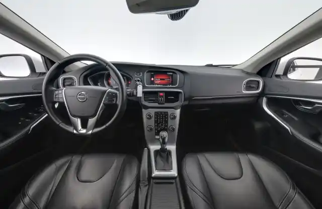 Valkoinen Viistoperä, Volvo V40 – GMP-327