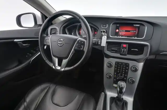 Valkoinen Viistoperä, Volvo V40 – GMP-327