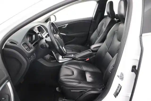 Valkoinen Viistoperä, Volvo V40 – GMP-327
