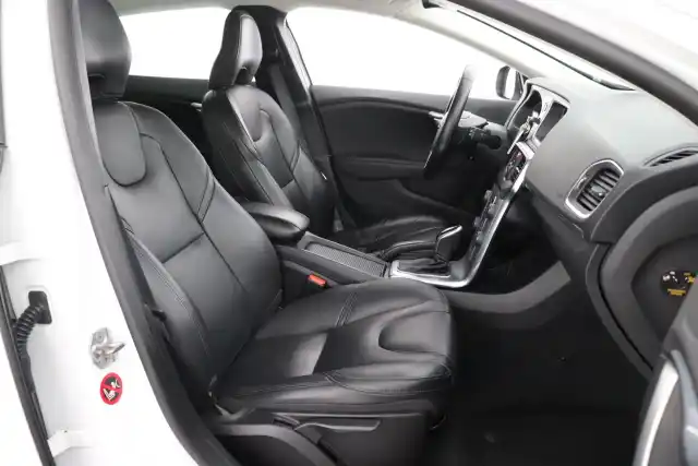 Valkoinen Viistoperä, Volvo V40 – GMP-327