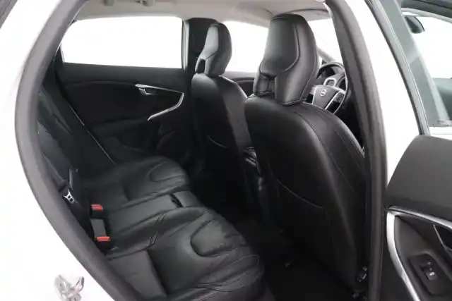 Valkoinen Viistoperä, Volvo V40 – GMP-327