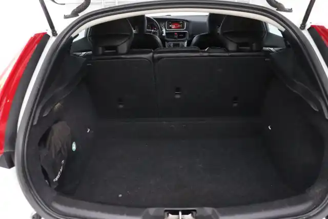 Valkoinen Viistoperä, Volvo V40 – GMP-327