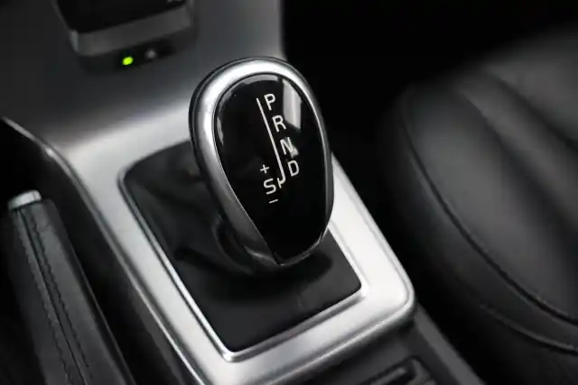 Valkoinen Viistoperä, Volvo V40 – GMP-327