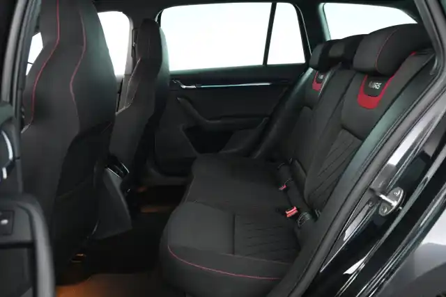 Musta Farmari, Skoda Octavia – GMR-518