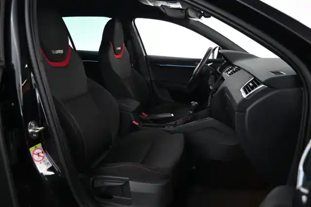 Musta Farmari, Skoda Octavia – GMR-518