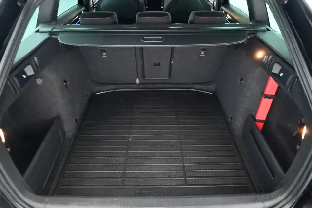 Musta Farmari, Skoda Octavia – GMR-518