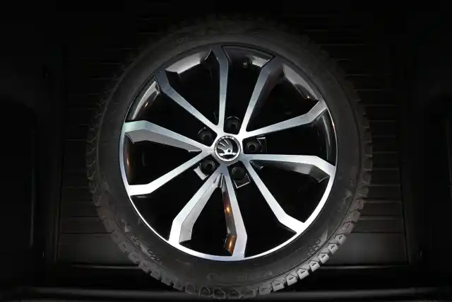 Musta Farmari, Skoda Octavia – GMR-518
