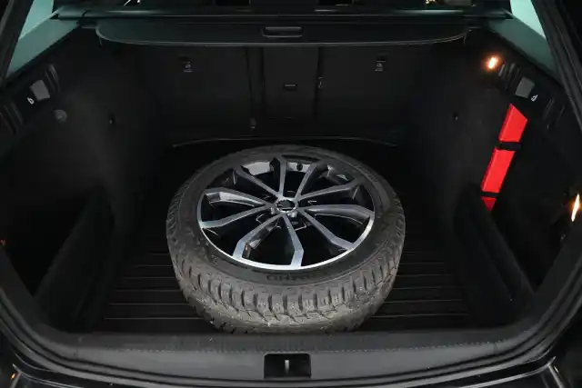 Musta Farmari, Skoda Octavia – GMR-518