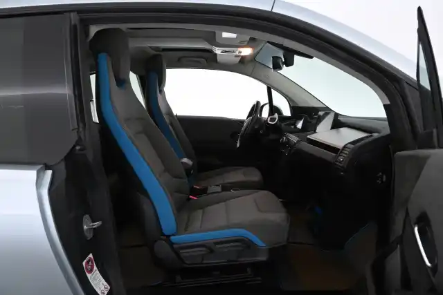 Harmaa Sedan, BMW i3 – GMR-861