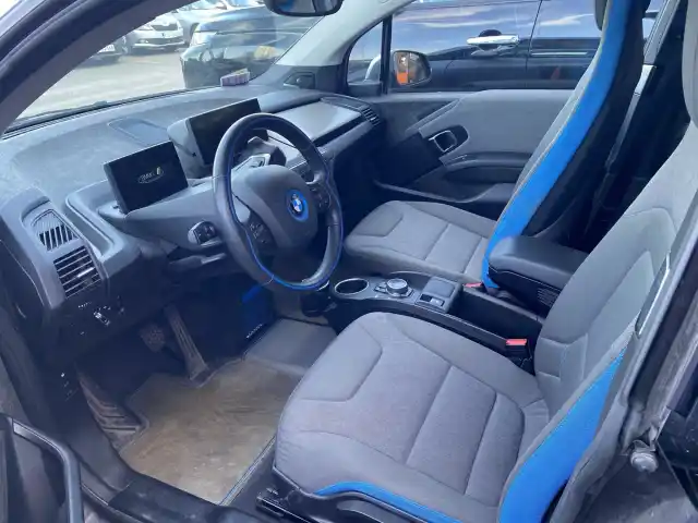 Harmaa Sedan, BMW i3 – GMR-861