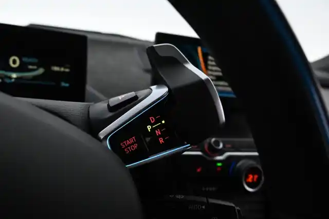 Harmaa Sedan, BMW i3 – GMR-861