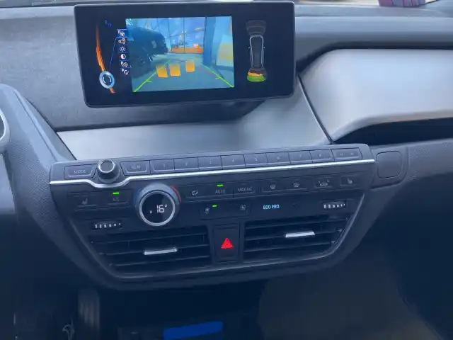 Harmaa Sedan, BMW i3 – GMR-861