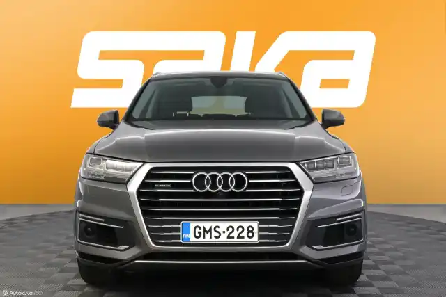 Harmaa Maastoauto, Audi Q7 – GMS-228