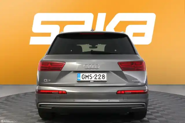 Harmaa Maastoauto, Audi Q7 – GMS-228