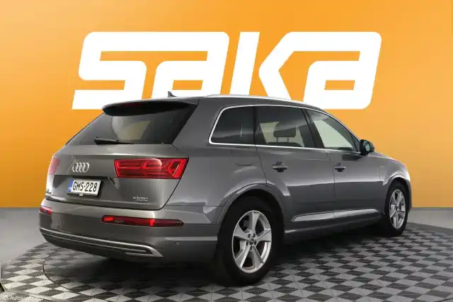 Harmaa Maastoauto, Audi Q7 – GMS-228