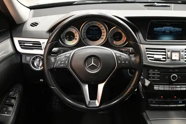 Musta Sedan, Mercedes-Benz E – GMS-635