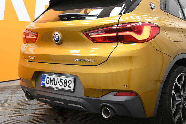 Keltainen Maastoauto, BMW X2 – GMU-582