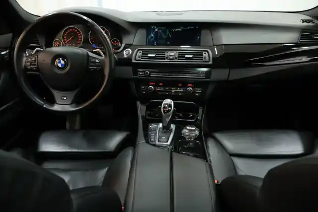 Musta Sedan, BMW M550D – GMV-696