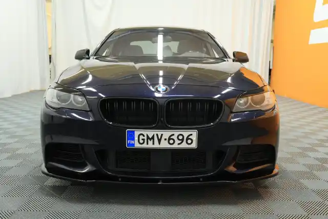 Musta Sedan, BMW M550D – GMV-696