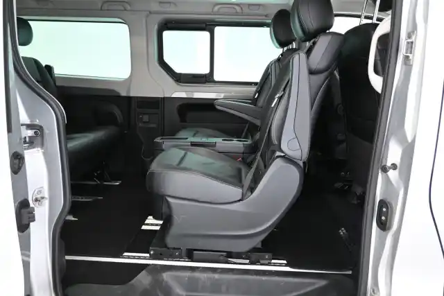 Harmaa Tila-auto, Opel Vivaro – GMV-842