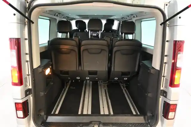 Harmaa Tila-auto, Opel Vivaro – GMV-842