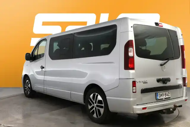 Harmaa Tila-auto, Opel Vivaro – GMV-842