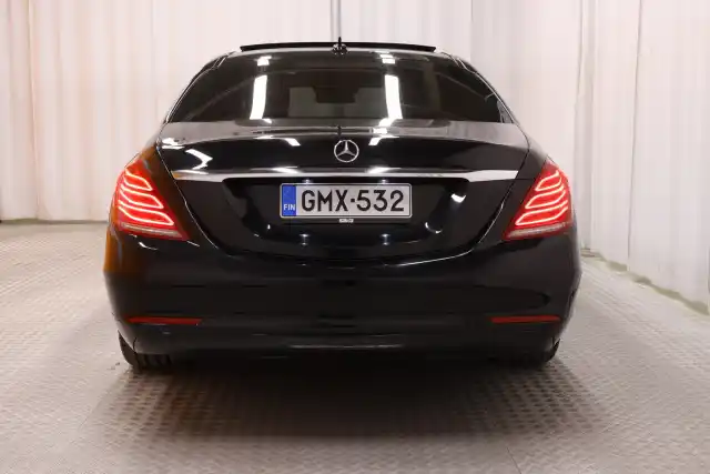 Musta Sedan, Mercedes-Benz S – GMX-532