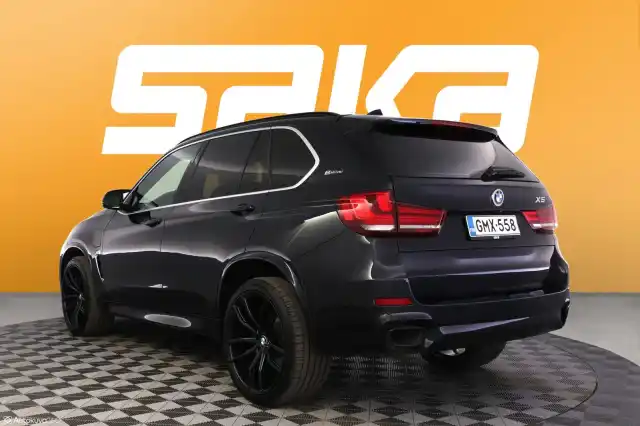 Sininen Maastoauto, BMW X5 – GMX-558