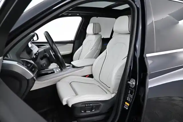 Sininen Maastoauto, BMW X5 – GMX-558