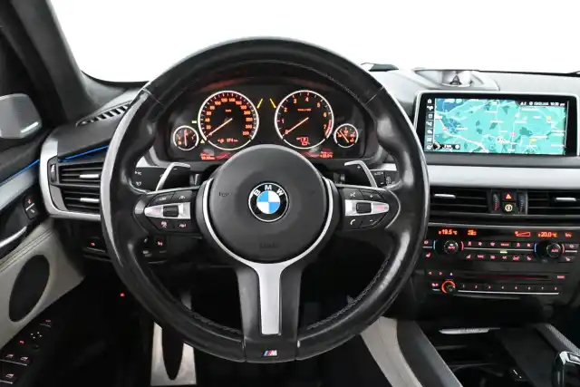 Sininen Maastoauto, BMW X5 – GMX-558