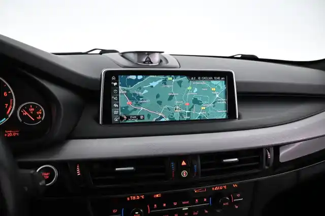Sininen Maastoauto, BMW X5 – GMX-558